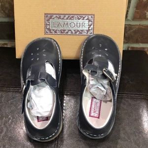 L’AMOUR girls dress shoes